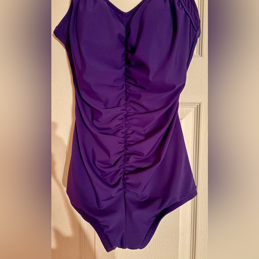 🩱🩱Purple Ruched Women’s Swimsuit Sz 14 Tummy Control, Unbranded. GUC 🩱🩱